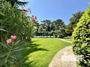 Дом 550м&sup2;, 3-этажный, посуточно, 