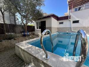 Дом 300м&sup2;, 3-этажный, посуточно, 