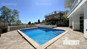 Дом 300м&sup2;, 3-этажный, посуточно, 