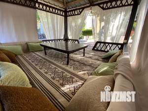 Дом 450м&sup2;, 3-этажный, посуточно, 