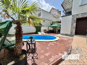 Дом 250м&sup2;, 3-этажный, посуточно, 