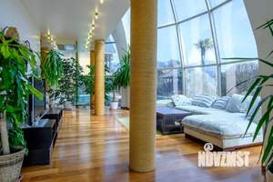 Дом 420м&sup2;, 3-этажный, посуточно, 