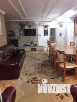 Дом 200м&sup2;, 3-этажный, посуточно, 