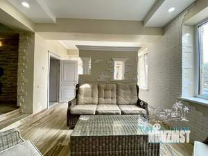 Дом 300м&sup2;, 3-этажный, посуточно, 