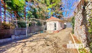 Дом 500м&sup2;, 3-этажный, посуточно, 