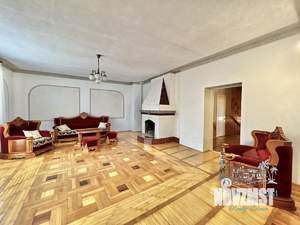 Дом 300м&sup2;, 3-этажный, посуточно, 