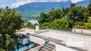 Дом 700м&sup2;, 2-этажный, посуточно, 