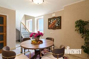 Дом 180м&sup2;, 3-этажный, посуточно, 