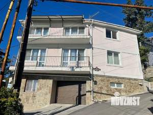 Дом 240м², 3-этажный, на длительный срок, 