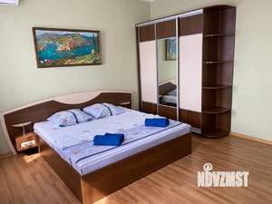 Дом 300м&sup2;, 3-этажный, посуточно, 