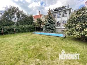 Дом 500м&sup2;, 3-этажный, посуточно, 