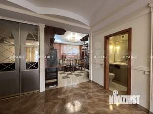 Дом 250м&sup2;, 3-этажный, посуточно, 