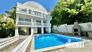 Дом 300м&sup2;, 3-этажный, посуточно, 