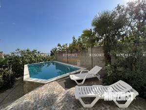 Дом 350м&sup2;, 3-этажный, посуточно, 