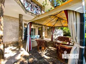 Дом 350м&sup2;, 3-этажный, посуточно, 