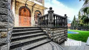 Дом 350м&sup2;, 3-этажный, посуточно, 