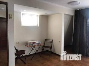 Дом 220м&sup2;, 3-этажный, посуточно, 