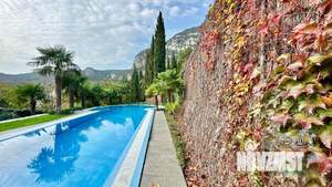 Дом 400м&sup2;, 2-этажный, посуточно, 