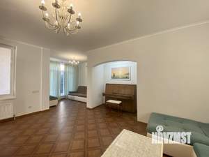 Дом 200м&sup2;, 2-этажный, посуточно, 