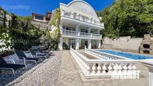 Дом 300м&sup2;, 3-этажный, посуточно, 