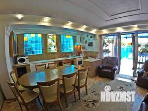 Дом 270м&sup2;, 3-этажный, посуточно, 