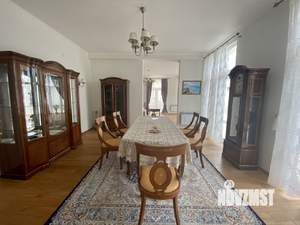 Дом 300м&sup2;, 3-этажный, посуточно, 