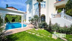 Дом 350м&sup2;, 3-этажный, посуточно, 