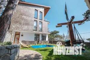 Дом 350м&sup2;, 3-этажный, посуточно, 