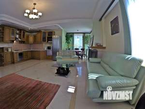 Дом 250м&sup2;, 3-этажный, посуточно, 