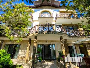 Дом 350м&sup2;, 3-этажный, посуточно, 