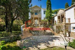 Дом 400м², 2-этажный, участок 20 сот.  