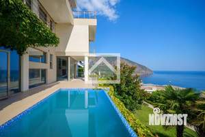 Дом 820м&sup2;, 3-этажный, участок 8 сот.  