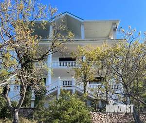 Дом 499м&sup2;, 4-этажный, участок 10 сот.  