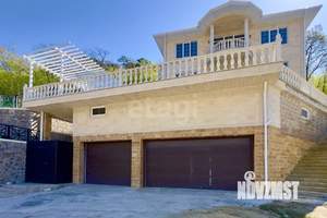 Дом 298м², 3-этажный, участок 9 сот.  