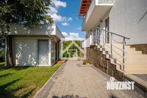 Дом 905м&sup2;, 3-этажный, участок 30 сот.  