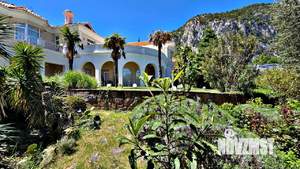 Дом 537м&sup2;, 2-этажный, участок 15 сот.  