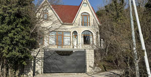 Дом 185м&sup2;, 2-этажный, участок 5 сот.  