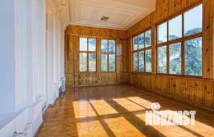 Дом 825м&sup2;, 3-этажный, участок 31 сот.  