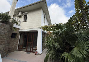 Дом 303м&sup2;, 3-этажный, участок 7 сот.  