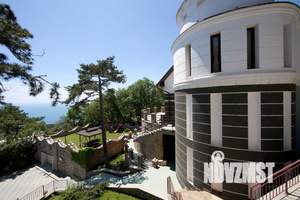 Дом 600м², 3-этажный, участок 12 сот.  