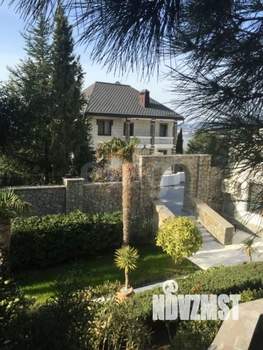 Дом 267м&sup2;, 3-этажный, участок 35 сот.  