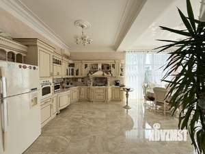Дом 750м², 3-этажный, участок 24 сот.  