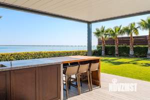 Дом 318м&sup2;, 2-этажный, участок 8 сот.  