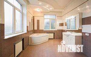 Дом 490м&sup2;, 3-этажный, участок 5 сот.  