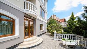 Дом 296м², 3-этажный, участок 20 сот.  