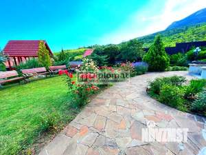 Дом 560м&sup2;, 2-этажный, участок 20 сот.  