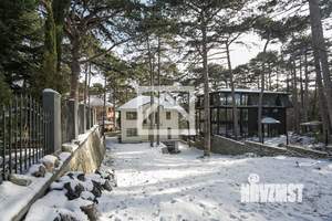 Дом 300м&sup2;, 3-этажный, участок 11 сот.  