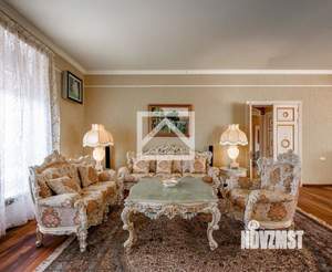 Дом 1000м², 3-этажный, участок 25 сот.  