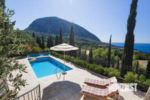 Дом 450м&sup2;, 2-этажный, участок 15 сот.  