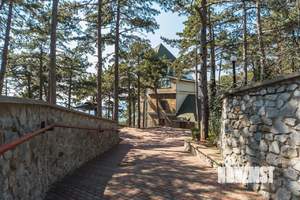 Коттедж 610м&sup2;, 5-этажный, участок 20 сот.  